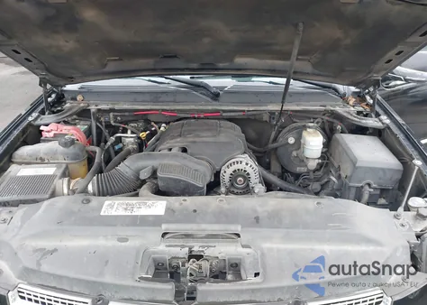 2008 Cadillac Escalade Standard z USA, uszkodzony, nr VIN 1GYEC638X8R168070